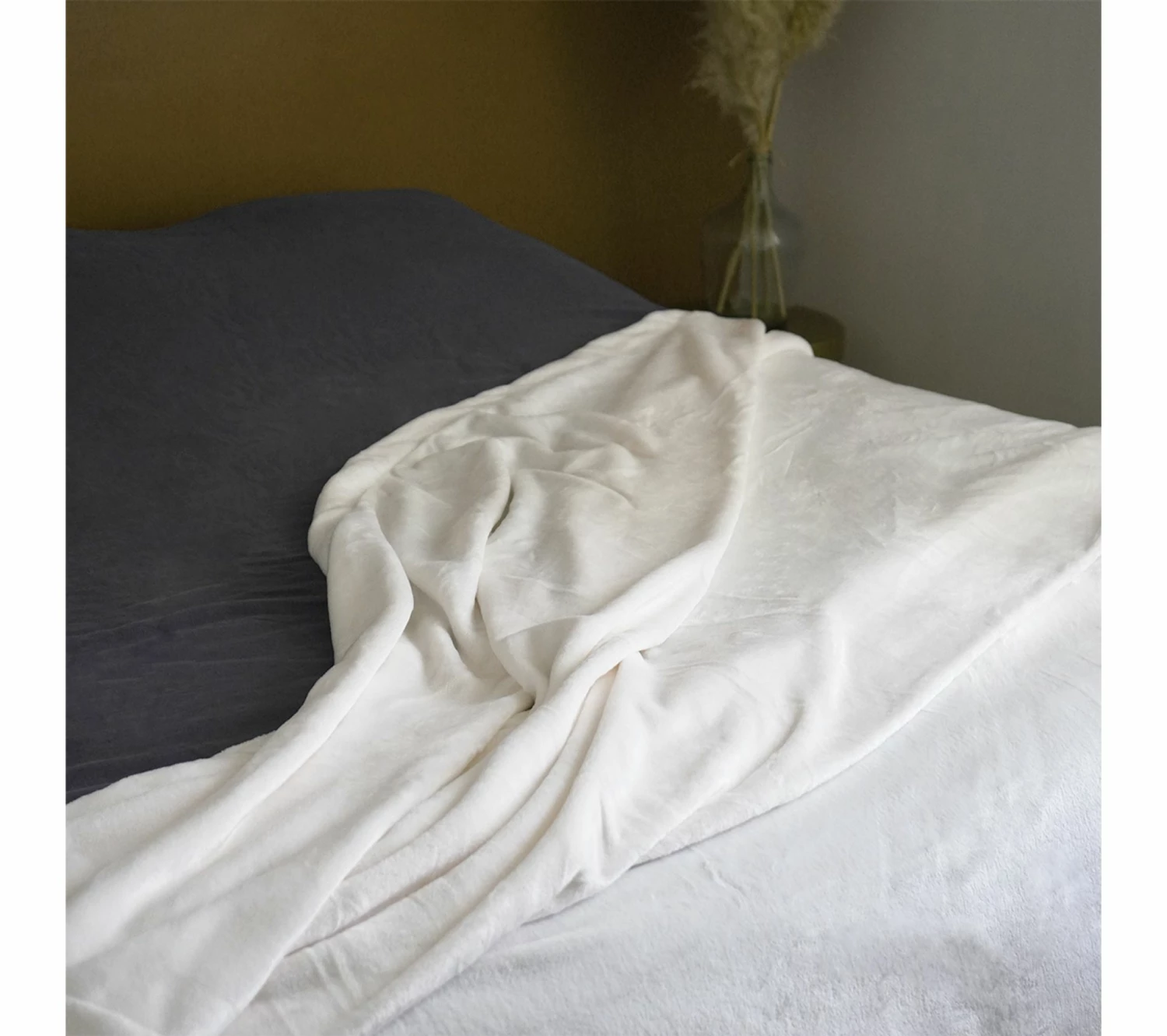 Meilleur prix 😉 DODO Couverture Polaire Extra Douce Coloris Ecru 240 X 260 Cm Blanc ⌛ 3 Meilleur prix 😉 DODO Couverture Polaire Extra Douce Coloris Ecru 240 X 260 Cm Blanc ⌛